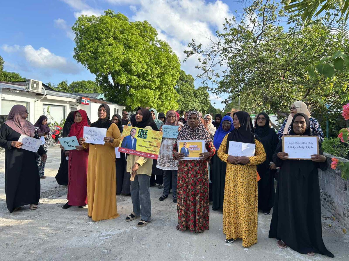 ފެނަކައިގެ ކުރީގެ އެމްޑީ ސައީދު އަށް ބޭއިންސާފުން ކޮށްފައިވާ ހުކުމާމެދު ކަންބޮޑުވުން ފާޅުކޮށް، އިންސާފުވެރި ޝަރީއަތެއް ގާއިމުކުރުމަށް ގޮވާލާ އަޑު އުފުލުމުގެ ގޮތުން ގދ. ވާދޫގެ ރައްޔިތުން ކުރިއަށްގެންދާ ސުލްހަވެރި ހިނގާލުމުގެ ތެރެއިން.  ޝުޢޫރު ފާޅުކޮށް ލިޔެފައިވަނީ އަދަބުގެ