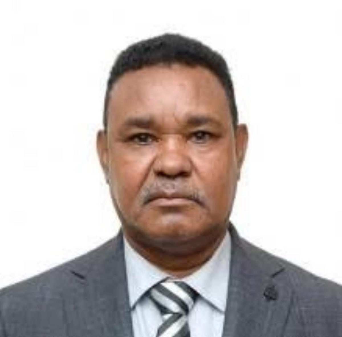 بعد اصدار #البنك قائمة بحظر حسابات #سياسين وعسكرين..#البرهان يعفي نائب محافظ بنك السودان المركزي..
 اي زول شال وش قباحة لابرهة شالو..

بستخدم #المنديل مرة واحدة وبجدع ف اقرب قمامة.

#الرباعية_لردع_الحراميه