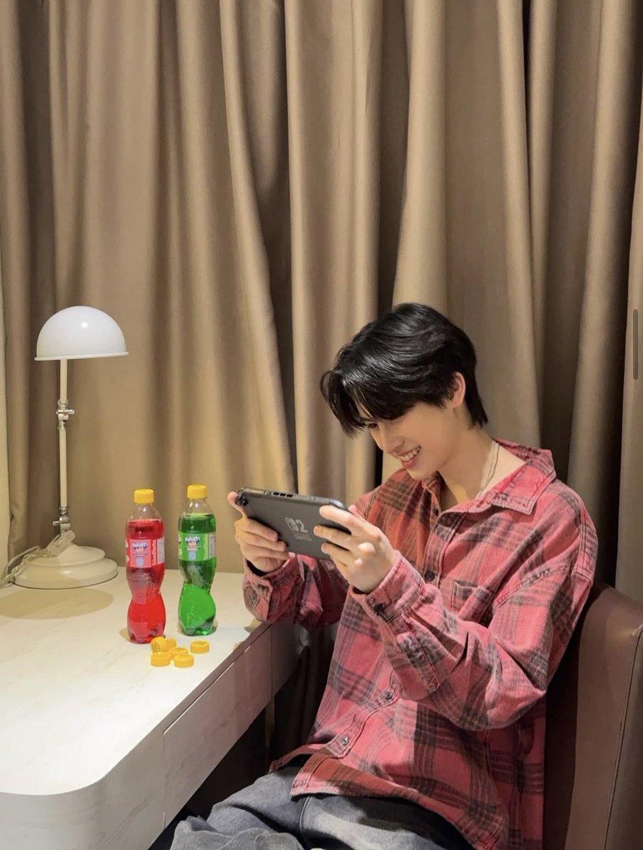 Chomlii's tweet image. หนุ่มไทบ้านส่งแฟนต้าไปจีบลูกชายกำนัน หวังได้เป็นแฟน

คำถาม ใครคือหนุ่มไทบ้าน