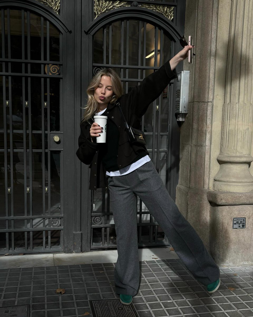 TimeCreater's tweet image. My mother sent me a message saying, &quot;It&apos;s getting cold, so put on more clothes.&quot; Looking at the words on the screen, it seemed that even the wind outside the window was not so cold, and my heart felt warm.😉🥰