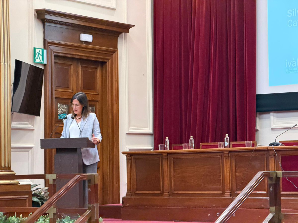 <a href="/transicioeco/">Transició Ecològica</a> <a href="/mborrellporta/">Mireia Borrell Porta</a> <a href="/UniBarcelona/">Universitat de Barcelona</a> <a href="/Mutua_Terrassa/">MutuaTerrassa</a> <a href="/ICABarcelona/">ICAB · Advocacia Barcelona</a> <a href="/BarcelonaIca/">ICABarcelona</a> <a href="/economiacat/">Economia i Finances</a> <a href="/COAMBcat/">COAMB</a> <a href="/annasegll/">Anna Segura Lladó</a> <a href="/JacintEnrich/">Jacint Enrich</a> <a href="/bse_barcelona/">Barcelona School of Economics</a> <a href="/APE_Cat/">Aliança contra la Pobresa Energètica</a> <a href="/factorenergia/">Factorenergia</a> <a href="/la_UPC/">Universitat Politècnica de Catalunya (UPC)</a> <a href="/Silvia_Mayo_/">Sílvia Mayo</a> <a href="/govern/">Govern de Catalunya</a> #IvàluaActivitat
<a href="/Silvia_Mayo_/">Sílvia Mayo</a>: "El canvi climàtic té multiples factors i un repte de país, pel que treballem des del <a href="/COAMBcat/">COAMB</a> per tenir impacte en una transició ecològica justa, basada en la evidència, amb mirada integradora, comptant amb el territori i decidits a treballar-hi"