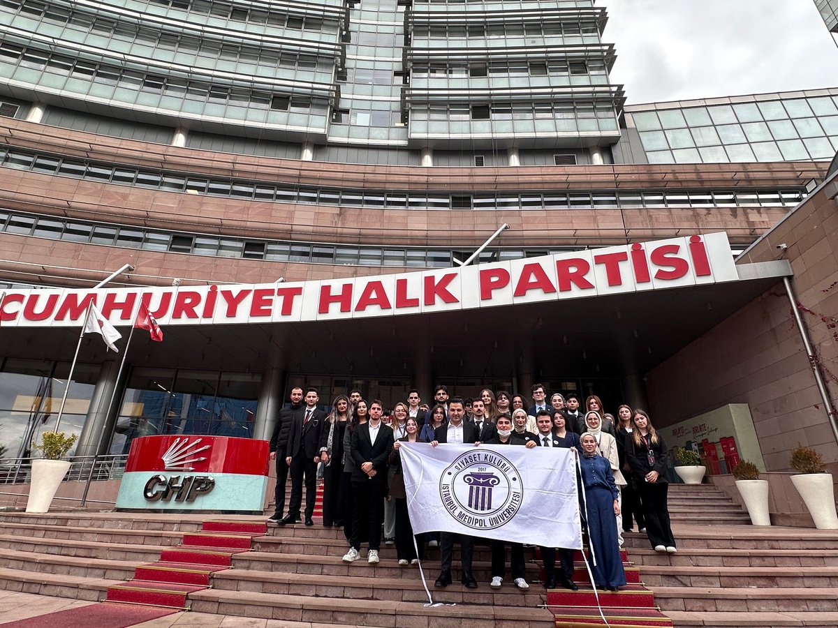 Gençlik Kolları Genel Başkanımız Cem Aydın, Genel Başkan Yardımcımız Sevgi Kılıç ile birlikte İstanbul Medipol Üniversitesi Siyaset Kulübü öğrencileri ile Genel Merkezimizde bir araya geldi.