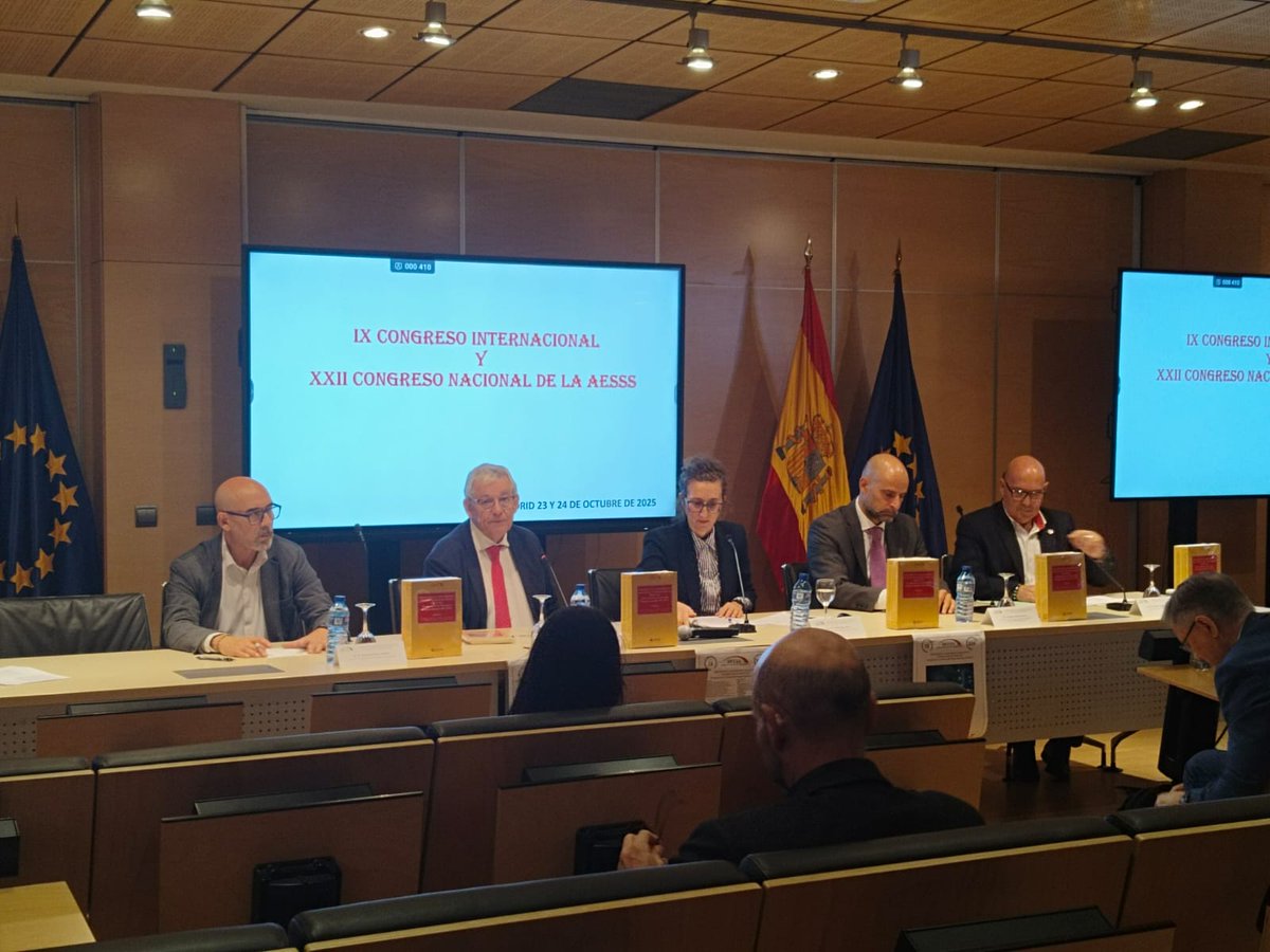 INSST (@insst_mites_gob) on Twitter photo 📌 Aitana Garí, directora del #INSST, ha participado en la mesa redonda “Estrategia Europea y Española de Seguridad y Salud en el Trabajo” del IX Congreso Internacional y XXII Congreso Nacional de <a href="/AESSS_1/">AESSS</a> “Desafíos en la seguridad y salud en el trabajo para el siglo XXI”. 📌 Aitana Garí, directora del #INSST, ha participado en la mesa redonda “Estrategia Europea y Española de Seguridad y Salud en el Trabajo” del IX Congreso Internacional y XXII Congreso Nacional de <a href="/AESSS_1/">AESSS</a> “Desafíos en la seguridad y salud en el trabajo para el siglo XXI”.