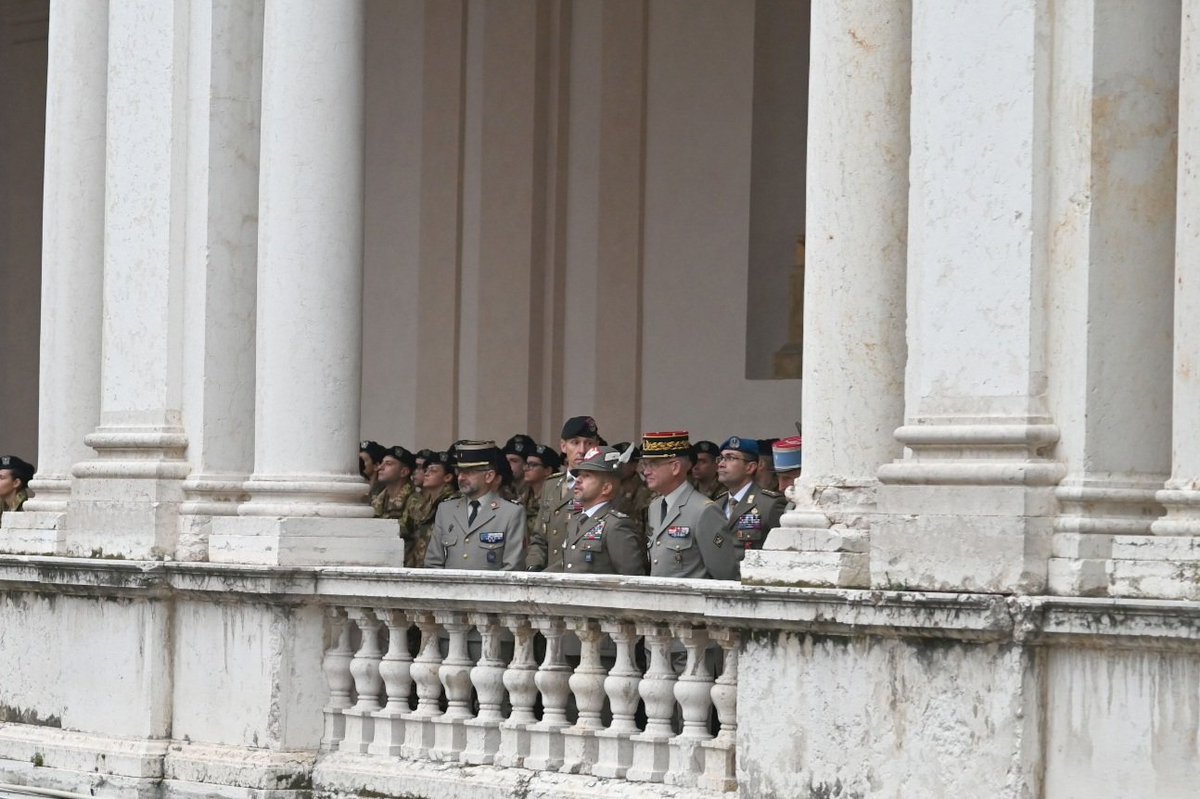 Officier général relations internationales Terre tweet media