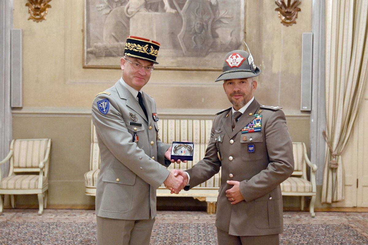 Officier général relations internationales Terre tweet media