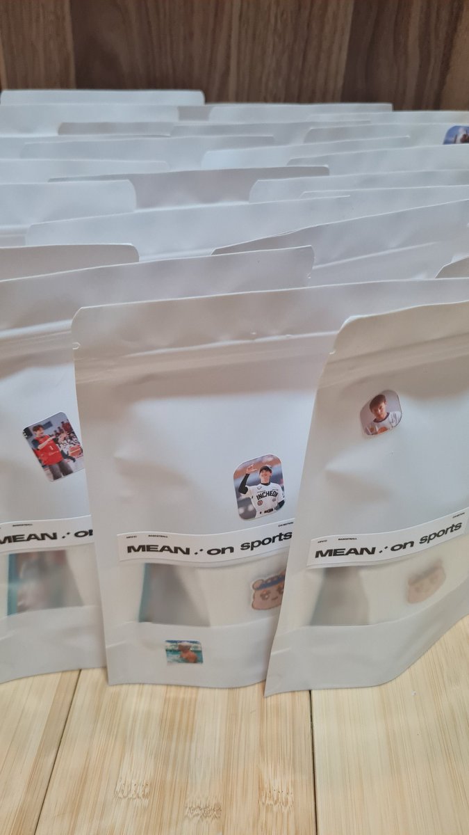 Minho is on his way here.🥹 So excited to give out these freebies. See you all on Sunday.❤️‍🔥

DM me to trade.

#MINHO #민호
#RisingEagles
#SHINee 
#BENCHShootofAsia