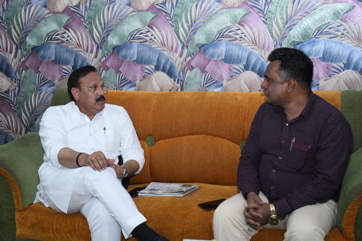 हर खुशी में साथ, हर मुश्किल में पास — किशनपोल की जनता हमारा परिवार है।

#KishanpoleVidhansabha
#KishanpoleAssembly