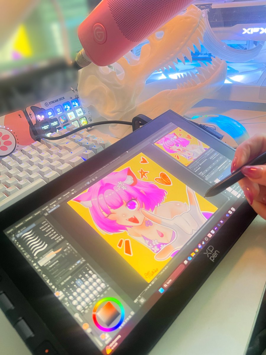 Danke an <a href="/XPPen_de/">XPPen Deutschland</a> für das schöne Display 😭❤️ Dank euch kann ich mich dem neuen Hobby widmen, ich bin euch dafür sehr dankbar!!! 🥰
Modell auf dem Bild: Artist 12 3rd von XPPen