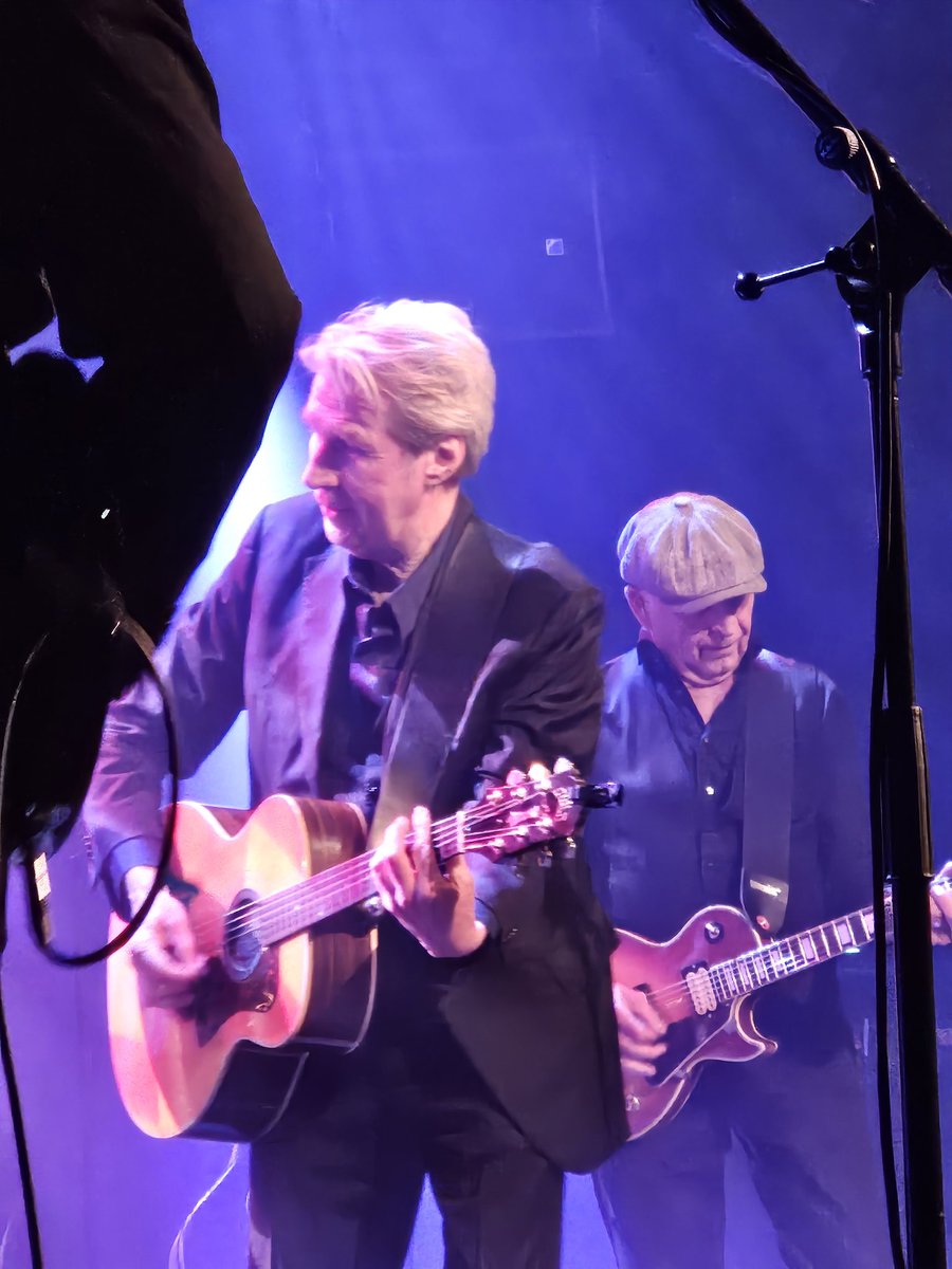 AnitaPeeters's tweet photo. #MezzBreda het dak ging eraf 🎉 ik was niet #fit niemand wilde echter mijn kaartjes 😅 nou dan #paracetamol en zelf gaan ✅️ #FrankBoeijen mijn #favoriete #zanger met zijn fantastische #band als vanouds #alsgeenander zoo Genoten #brak was ik al! Maar zeker geen spijt van 🙏🍀🫶 https://t.co/3klSqthb6l