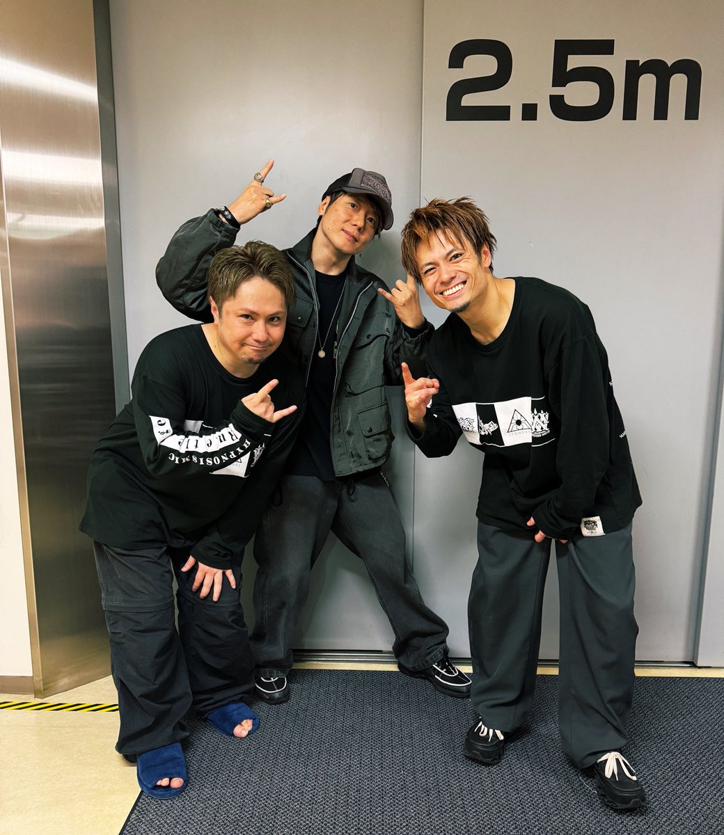 BeatBuddyBoi's tweet image. BBBから
RYO / SHINSUKEが出演していた

『ヒプノシスマイク -Division Rap Battle-』《Buster Bros!!! ＆ Bad Ass Temple feat. 糸の会 ＆ WESTEND-MAFIA》
が本日千穐楽を迎えました🔥

沢山の声援ありがとうございました🙇‍♂️
演出家の植木豪さんと📸

#ヒプステ
#DDB