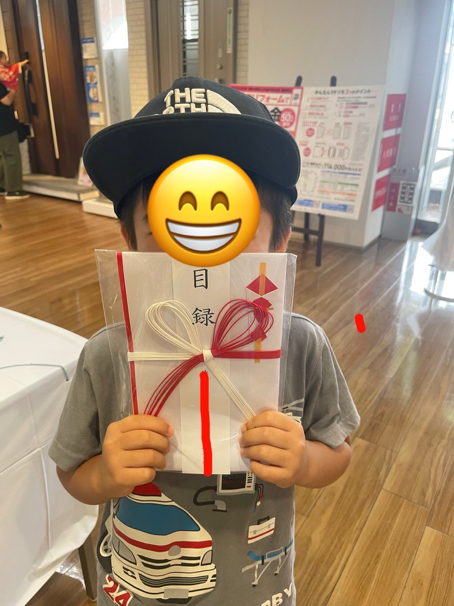 sumomo_design's tweet photo. 【フリーランス３兄弟ママの時短術✨】

我が家は夜に洗濯をするのですが、洗濯機を回してから干すまでに1時間以上かかることもあります...😂

毎日、「その時間があれば私の作業時間を確保できるのに・・・」と思っていました。
3児の母×フリーランスにとって、この1時間はとても貴重です😭💦

時間を買う＝仕事時間を増やす

そこで、思い切ってガス衣類乾燥機の「乾太くん」を購入することにしました💖

これでかなり時短に繋がるはずです☺️
来週設置予定なので今からワクワクです🥰

そして、もう一つ嬉しいことがありました🙌✨
契約特典のガラガラ抽選でなんと！三男が特賞を引き当てました🏆
１万円分の焼肉とハンバーグ🍖
乾太くんとお肉の到着Wで楽しみです😍💖