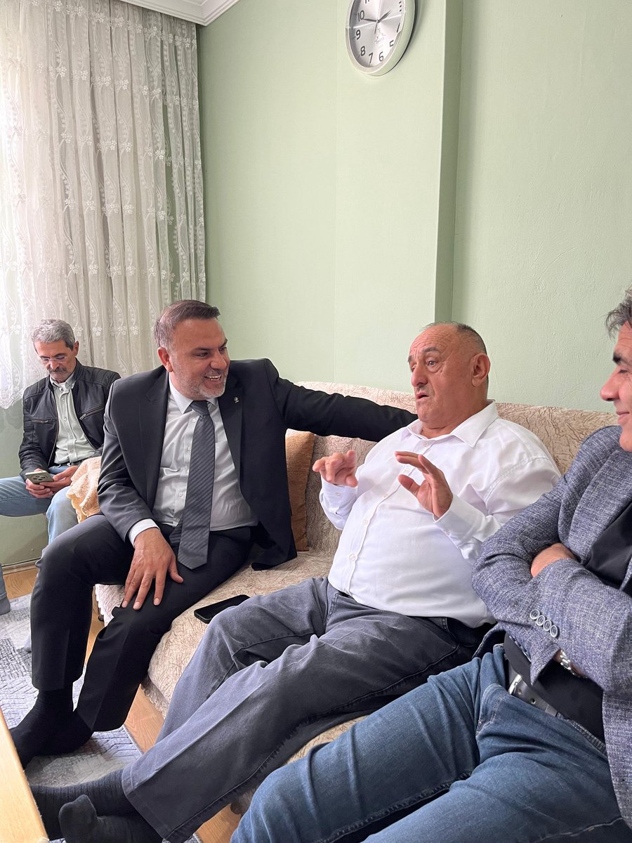 koksalsakar's tweet photo. 📍Sırasöğütler Mahallesi 

Rahatsızlığı bulunan Hasan Tahtacı'yı hanesinde;

İlçe yönetim kurulu üyelerimiz, mahalle başkanımız Ahmet Çakır ve yönetimi ile birlikte ziyaret edip geçmiş olsun dileklerimizi ilettik.

#akparti #erdoğan #darıca #kocaeli #köksalşakar #akdarıca https://t.co/VWLjSmmriS