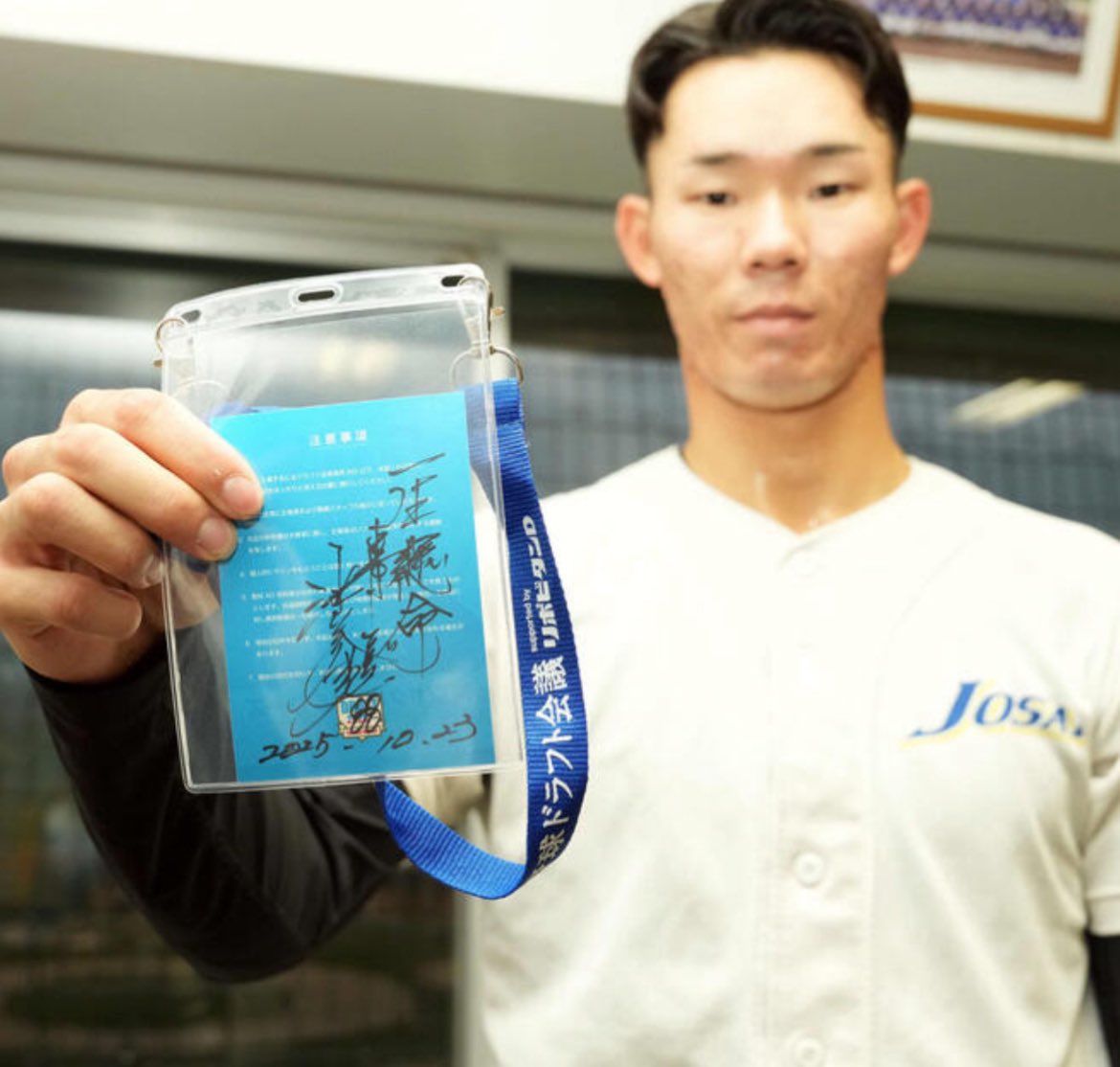 【ヤクルト】ドラ２松川玲央に指名あいさつ、青木宣親GM特別補佐「能力高いのは間違いない」(日刊スポーツ)

青木GM特別補佐は「練習を見ていても、人と違う動きをしている。能力が高いのは間違いなくわかっていた。当然内野もどこでも守れると思います」と評価
news.yahoo.co.jp/articles/0d58e…