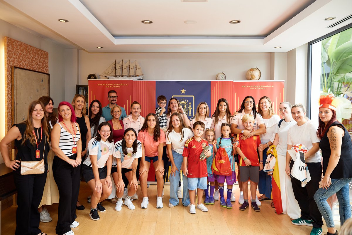 🫶 Difícil de contar lo que nos gustan estos ratitos con vosotros antes de los partidos.

#UWNL | #JugarLucharYGanar