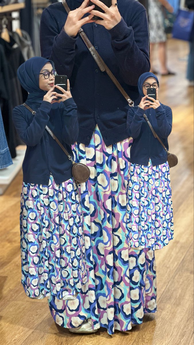 nisynwafer's tweet image. POV you are obsessed with pattern skirt✨💓🍃