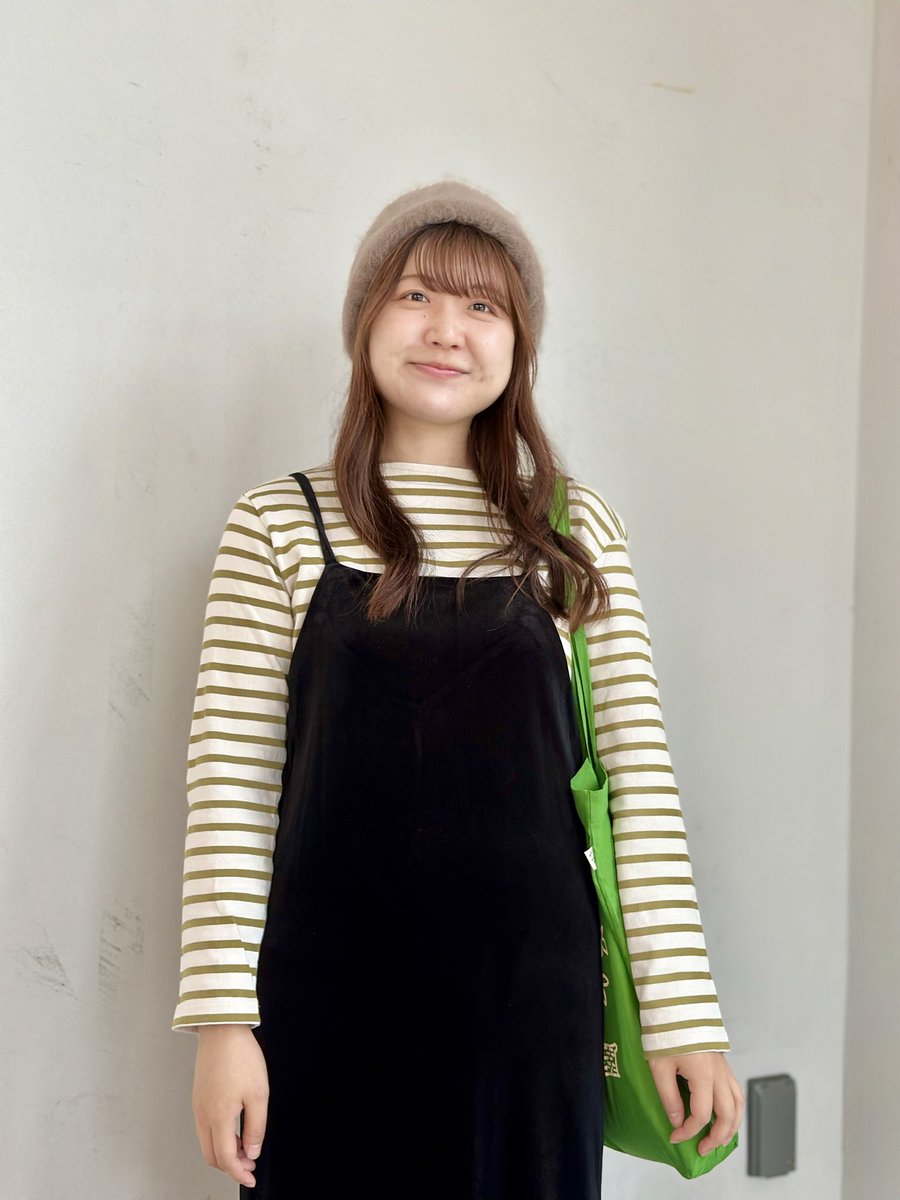 MiHAT_jp's tweet photo. 朝晩の空気がすっかり秋ですね🍂
帽子を選ぶ時間が、季節を感じるひとときになっています。
画像は下北沢POP UPにお越しくださったお客さま🤍ホーリー帽/mocaお似合いでした✨
#秋の装い #帽子コーデ #MiHAT https://t.co/CmAZHugjgm