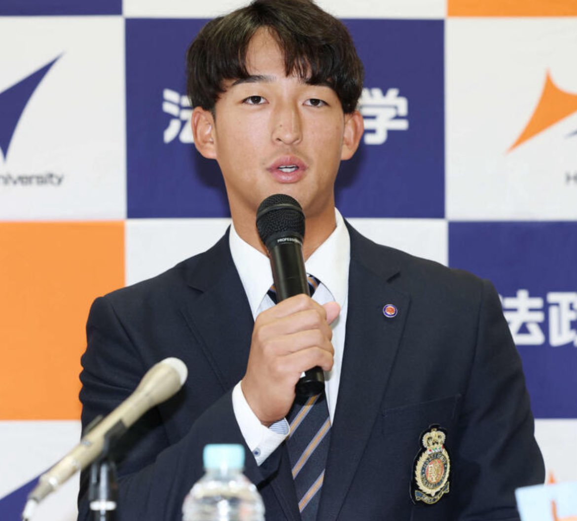 【ヤクルト】ドラ１松下歩叶に指名あいさつ「勝ちたい気持ちが強い」青木宣親ＧＭ補佐が最高評価(日刊スポーツ)

GM補佐は「ちょっとイレギュラーしても何とか体で止めようとする。打席の中の粘りもすごく見えた。その気持ちを忘れなければ間違いなく伸びる選手」と続けた
news.yahoo.co.jp/articles/93bda…