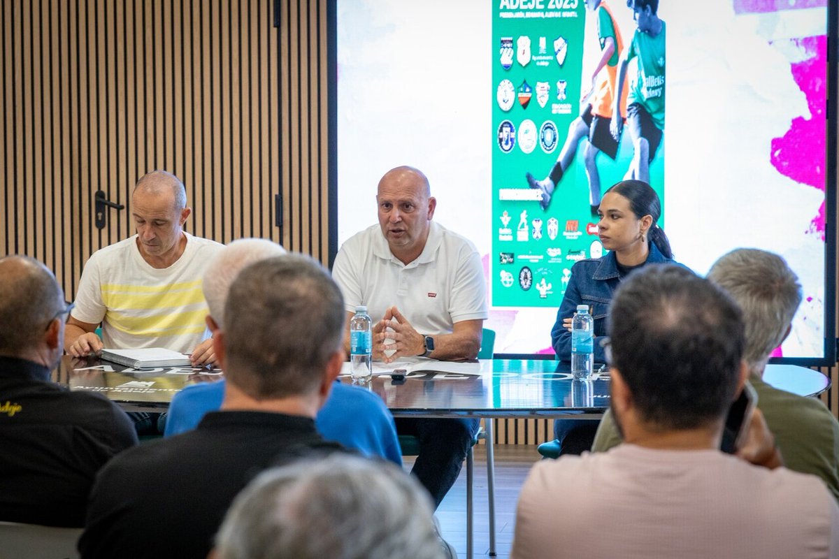 Adeje presenta su calendario deportivo hasta finales de año

Más información: ift.tt/RpBTVHa