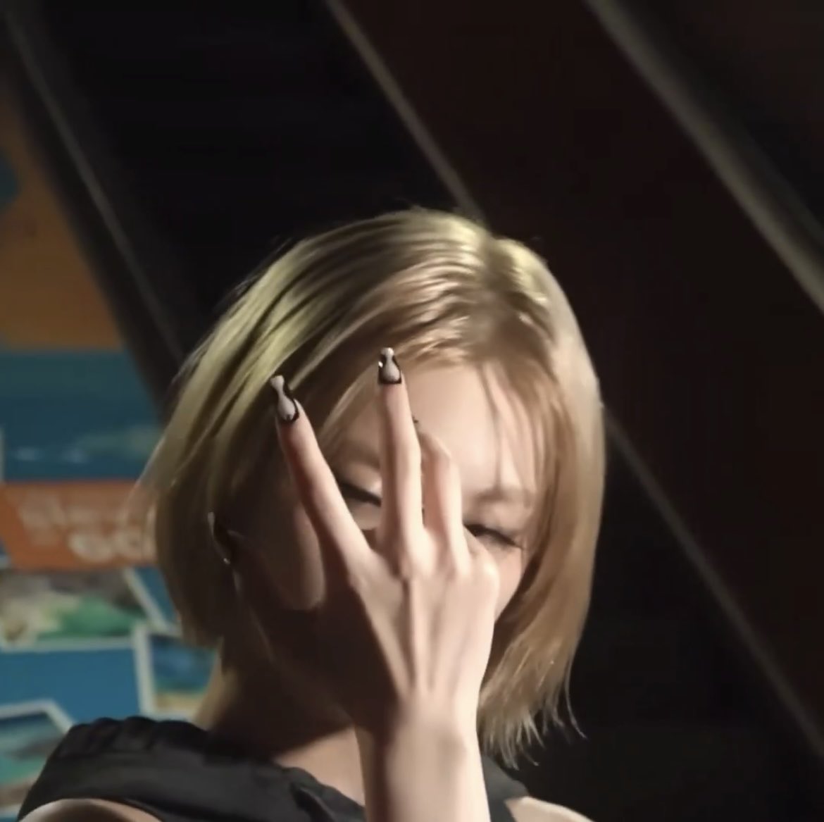 yejddeongies's tweet image. her hands 🥵