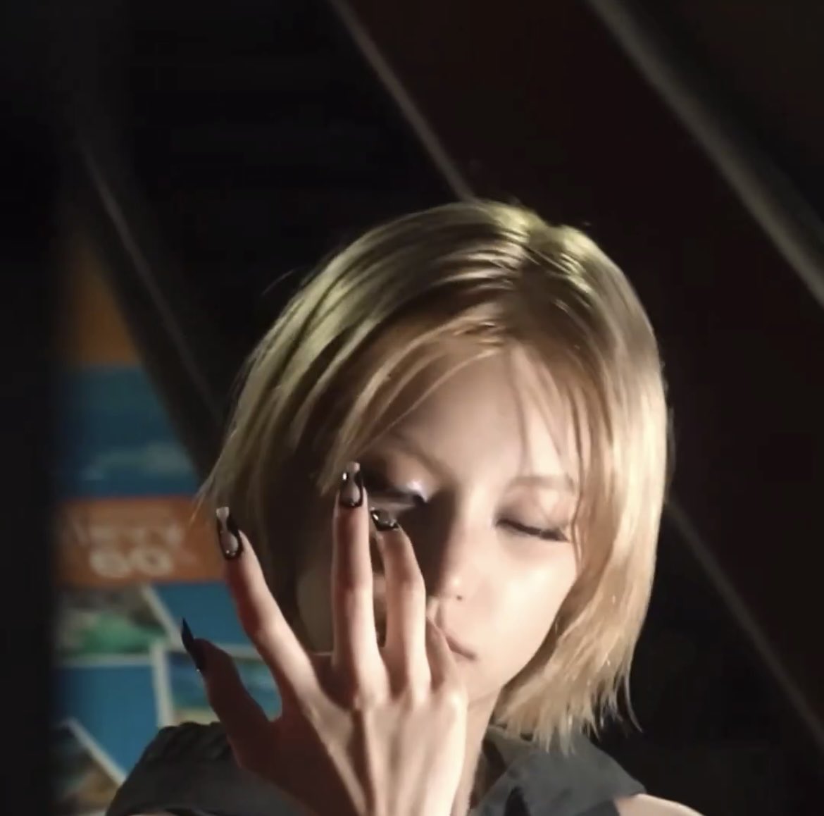 yejddeongies's tweet image. her hands 🥵