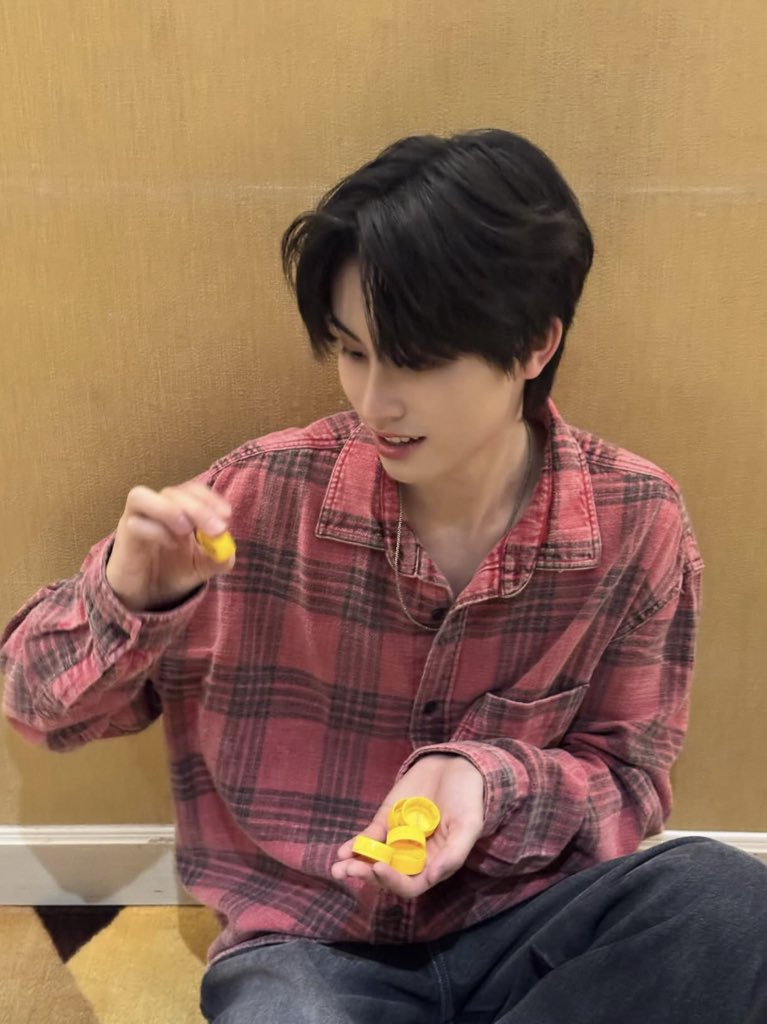 rrungkaw's tweet image. : พี่ลองนับฝาให้ผมหน่อยคับ
: 9 ฝา
: ครบไหม
: ครบแล้ว
: อืม คบแล้วอย่าเลิกนะคับ