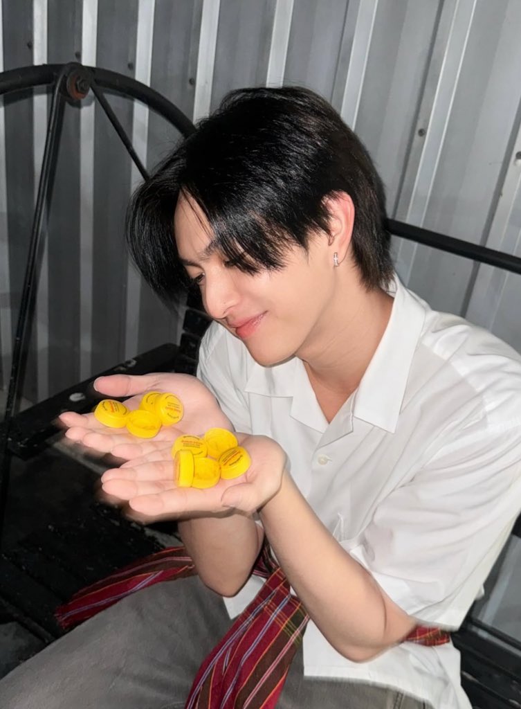 rrungkaw's tweet image. : พี่ลองนับฝาให้ผมหน่อยคับ
: 9 ฝา
: ครบไหม
: ครบแล้ว
: อืม คบแล้วอย่าเลิกนะคับ