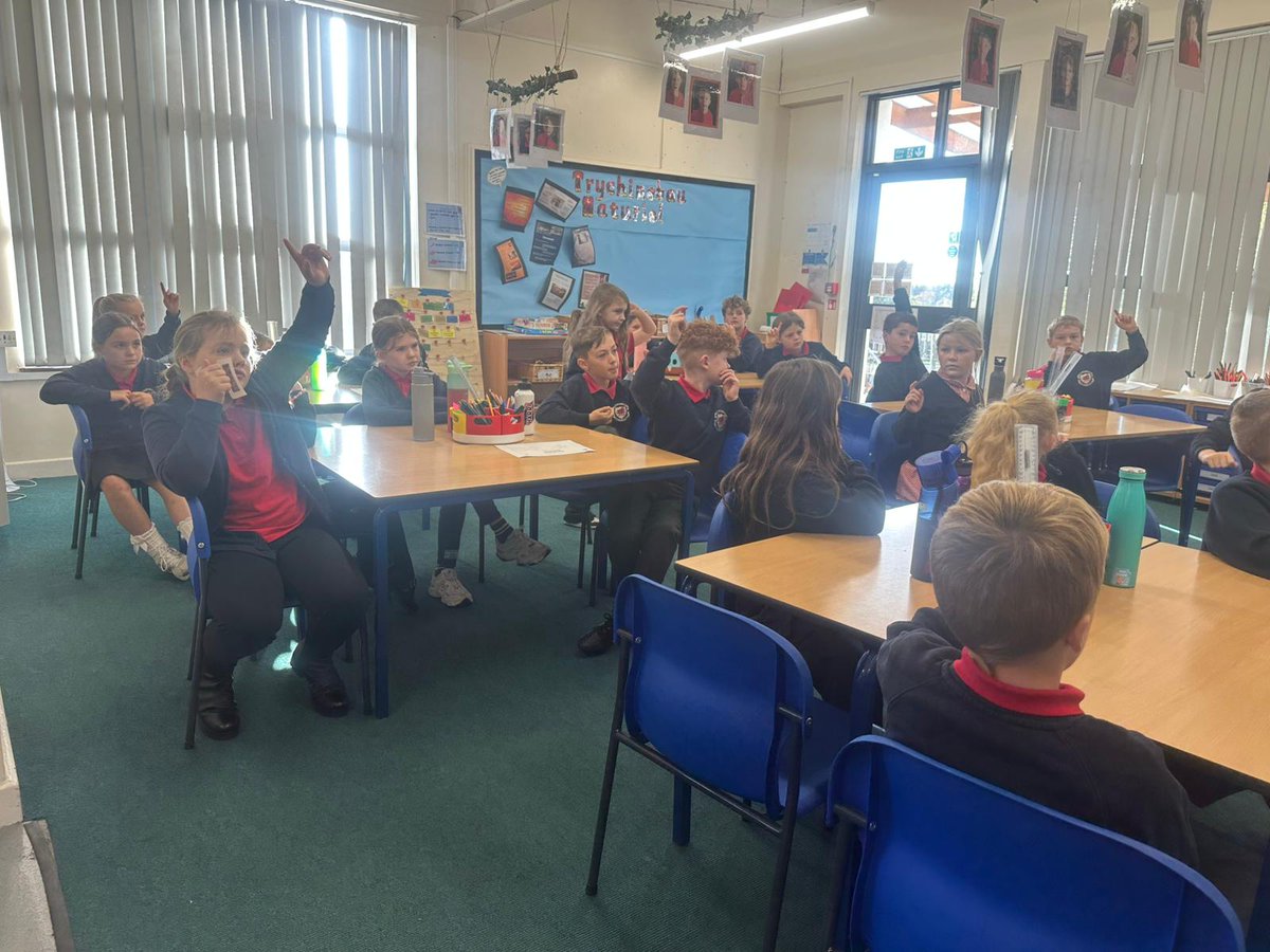 CefnCouncil's tweet image. ⚽ #StayOnSide Week 3 at @YsgolMinyDdol!

Students learned how to stay safe online, played Handwell, and explored how ASB affects our communities — even local taxes! 💭

#CefnCommunityCouncil #YouthSupport 

This project is funded by @TNLComFundWales