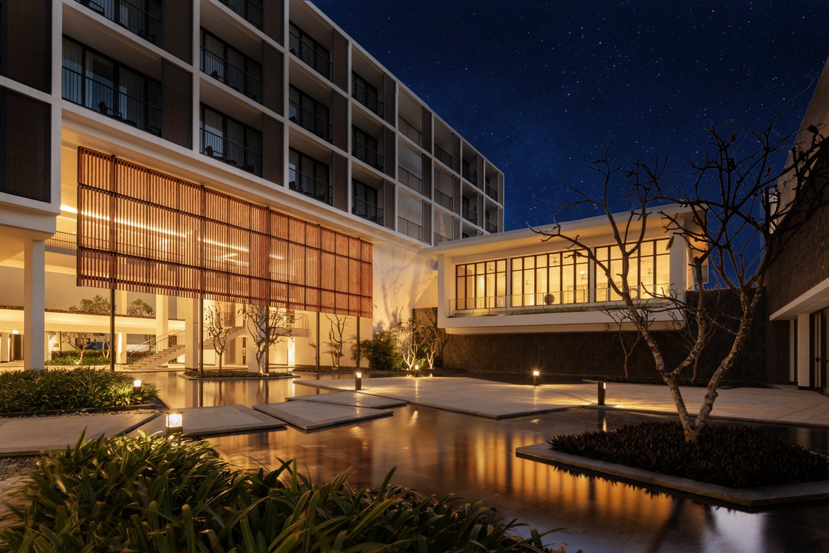 NultyLighting's tweet image. The @TheWestin Cam Ranh, Vietnam- light, water and shadow create a story of calm and coastal luxury.

Read the full story on our website:

lnkd.in/eaGzjVQa

#LightingDesign #LightingDesigner #HospitalityDesign
