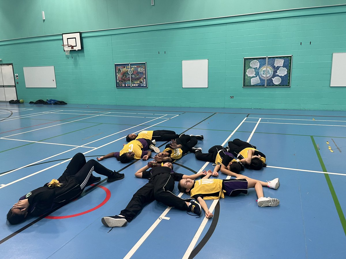 Challney Girls PE tweet media