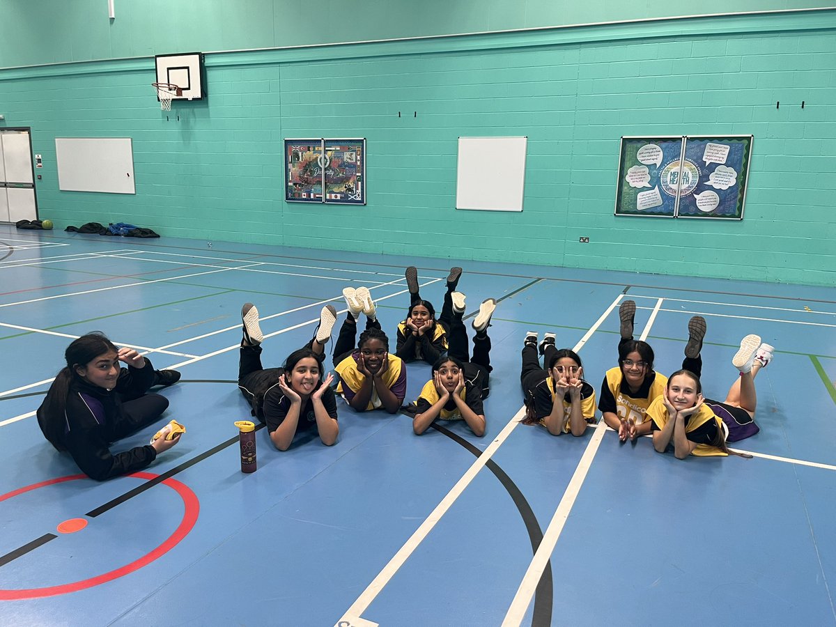 Challney Girls PE tweet media