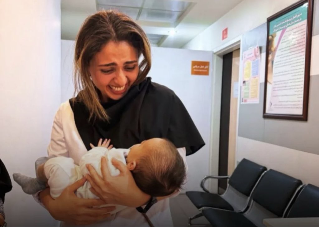 مادر دکتر یاسمن شیرانی( رزیدنت عزیز رفته از بین ما) هم متخصص زنان بوده 🖤، همکلاسی های مادرش در حالیکه اشک توی چشمشون نشسته بود میگفتند که آخه چرا؟ 
#رزیدنتی