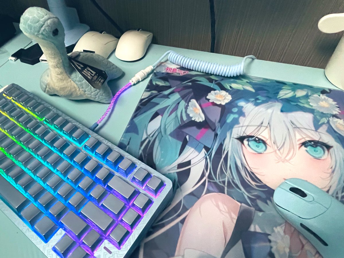 tanosiie's tweet image. IYX Polar 75 Blue…
RGBコイルケーブルも付いてるの最高すぎィ！
性能良し！内部構造を3WAYで変えれる上にクイックリリースで3秒で簡単解体！最高すぎィ！
#Rabbit0