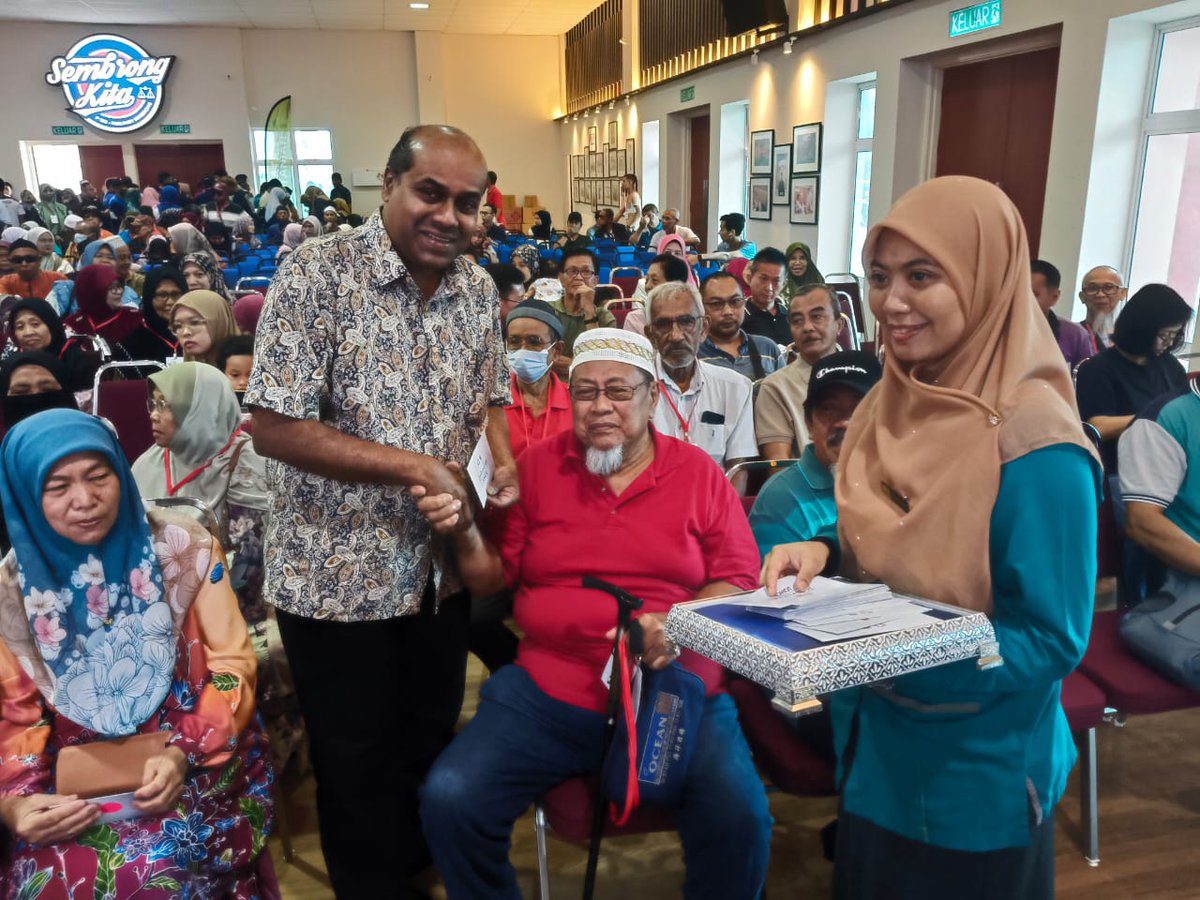 Program Penyampaian Bantuan Kasih Johor Bagi Petani Dan Penternak Peringkat DUN Kahang 
#ybyaya
<a href="/TSVigneswaranSA/">Tan Sri SA Vigneswaran தான் ஸ்ரீ ‌ச.விக்னேஷ்வரன்</a> <a href="/onnhafiz/">Onn Hafiz Ghazi</a>