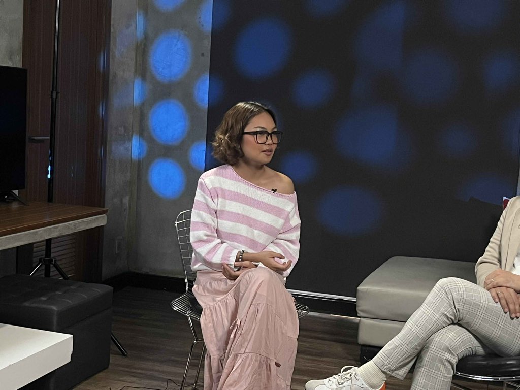 CONFIRMED! Official housemate nga si #CarmelleCollado! ✅

Here’s a peek behind her reveal interview. 🎬

#PBB20 #PBBCollab2point0 #HousemateReveal #StarMagic #TatakStarMagic