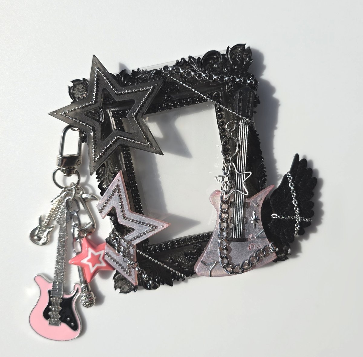 bubububuvov's tweet image. #RT 추첨 한분께 사진 속 탑꾸를 보내드립니다!

🎸퍼플&amp;amp;핑크 락스타 탑꾸 선입금폼🎸

🎸Open : 10.25 21:00

🎸구매 URL : witchform.com/payform/?uuid=…

문의는 오픈카톡으로 연락주세요!

#레진탑꾸 #탑꾸 #탑로더 #레진아트 #데코덴탑꾸