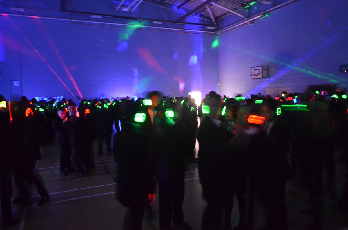 CastlefordAcad's tweet image. What. A. Vibe. 🎧✨
The Silent Disco was a huge hit! From the moment the headphones went on, the energy was electric — dancing, singing, laughing, and pure joy all around. 💃🕺
The kids absolutely brought the party to life! #SchoolVibes  #Unforgettable @CastlefordTrust #Amazing