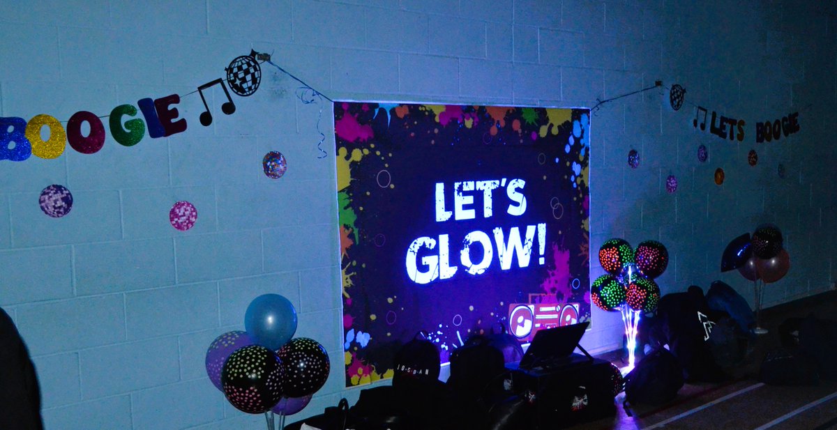 CastlefordAcad's tweet image. What. A. Vibe. 🎧✨
The Silent Disco was a huge hit! From the moment the headphones went on, the energy was electric — dancing, singing, laughing, and pure joy all around. 💃🕺
The kids absolutely brought the party to life! #SchoolVibes  #Unforgettable @CastlefordTrust #Amazing