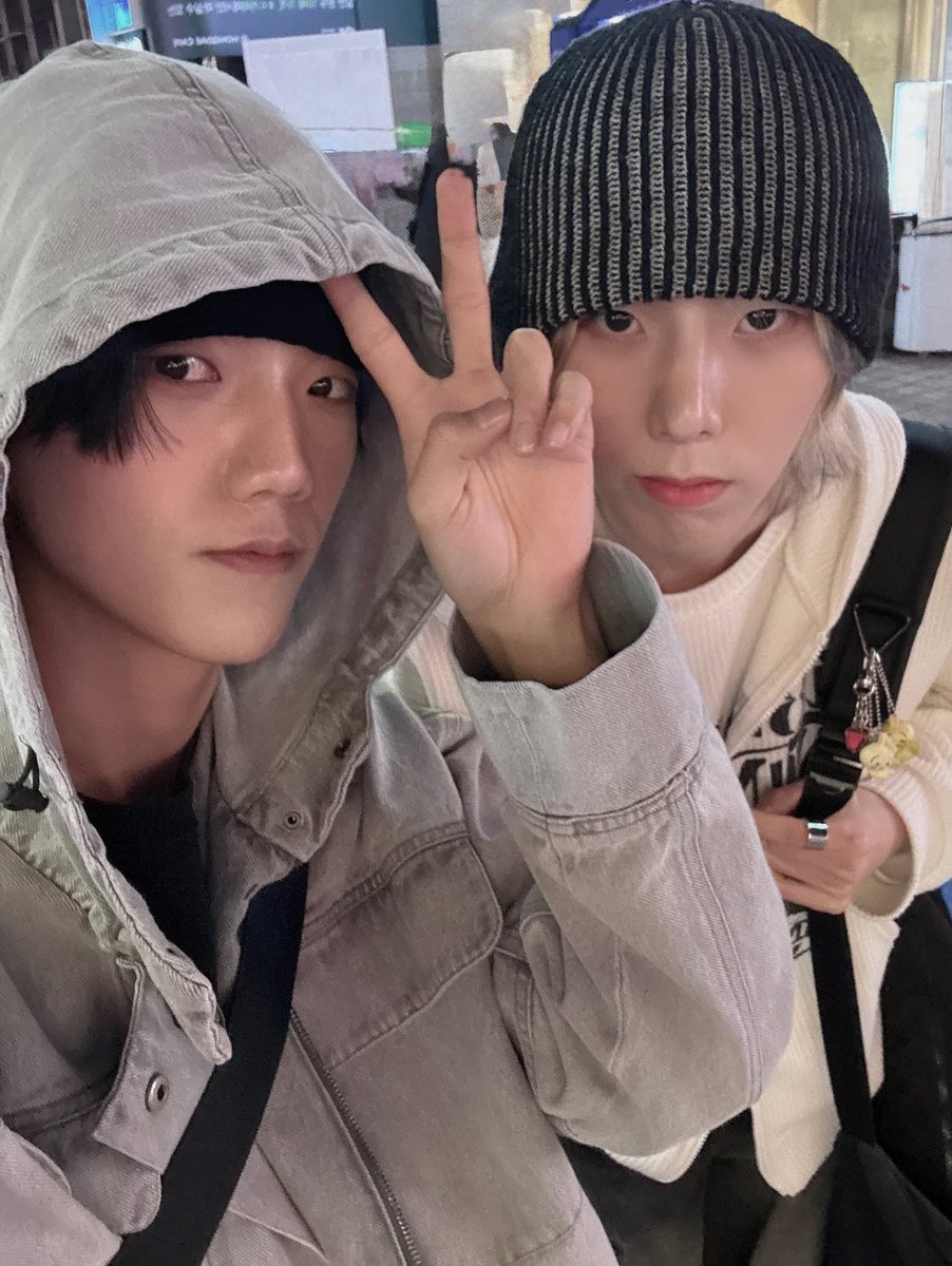 L5ST_official's tweet photo. ✌️️
#L5ST #로스트 #ロスト
#KYUL #결 #キョル
#BEOMSOO #범수 #ボムス https://t.co/nwZcsNsbd7