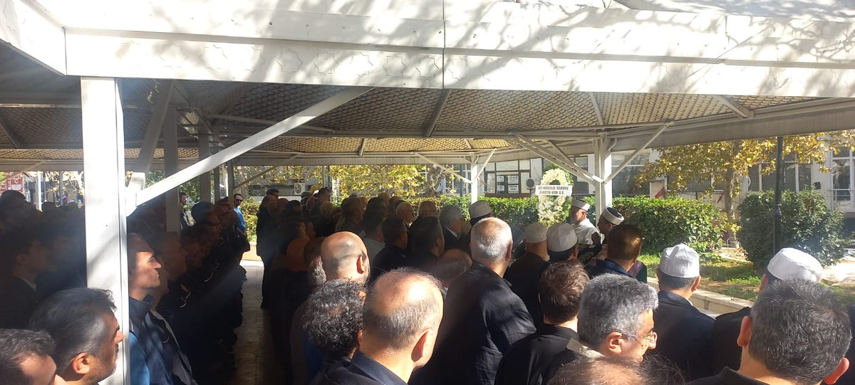 Merkez #İtfaiye Müdürlüğü, İBİTEM personeli üyemiz Rauf ERAYDIN'ın annesinin cenazesine iştirak ettik. Merhumeye Allah'tan rahmet, kederli ailesine sabırlar ve Başsağlığı dileriz. 
#İMED YÖNETİM KURULU