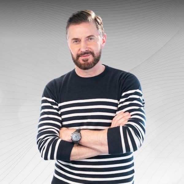 If you missed Richard Armitage at the Movies at the beginning of the year there's a chance to listen to his selection of movie themes tonight on Classic FM from 7-9pm. There's some fabulous music and even a bit of Misty Mountains.
classicfm.com/radio/shows-pr…