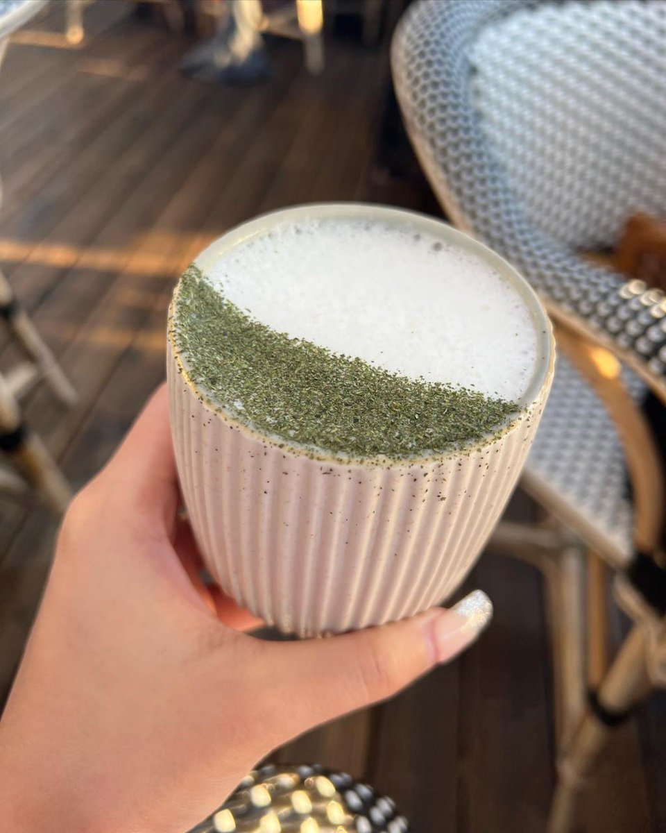 KimSu93253's tweet image. Dining with the Eiffel Tower as the backdrop — Paris, you take my breath away.🌆✨
#ParisianDream #EiffelTowerViews #ParisNights #DiningInStyle #CityOfLove