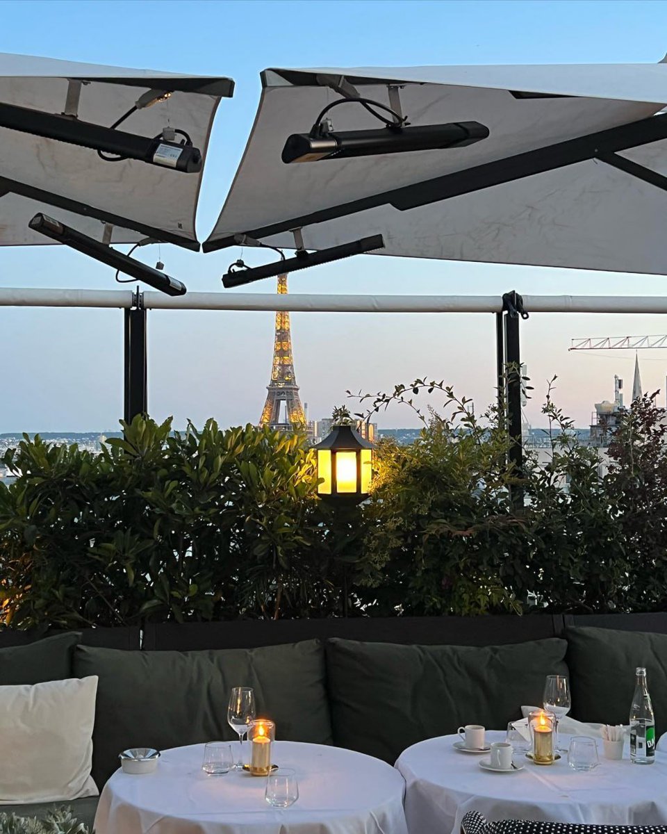 KimSu93253's tweet image. Dining with the Eiffel Tower as the backdrop — Paris, you take my breath away.🌆✨
#ParisianDream #EiffelTowerViews #ParisNights #DiningInStyle #CityOfLove