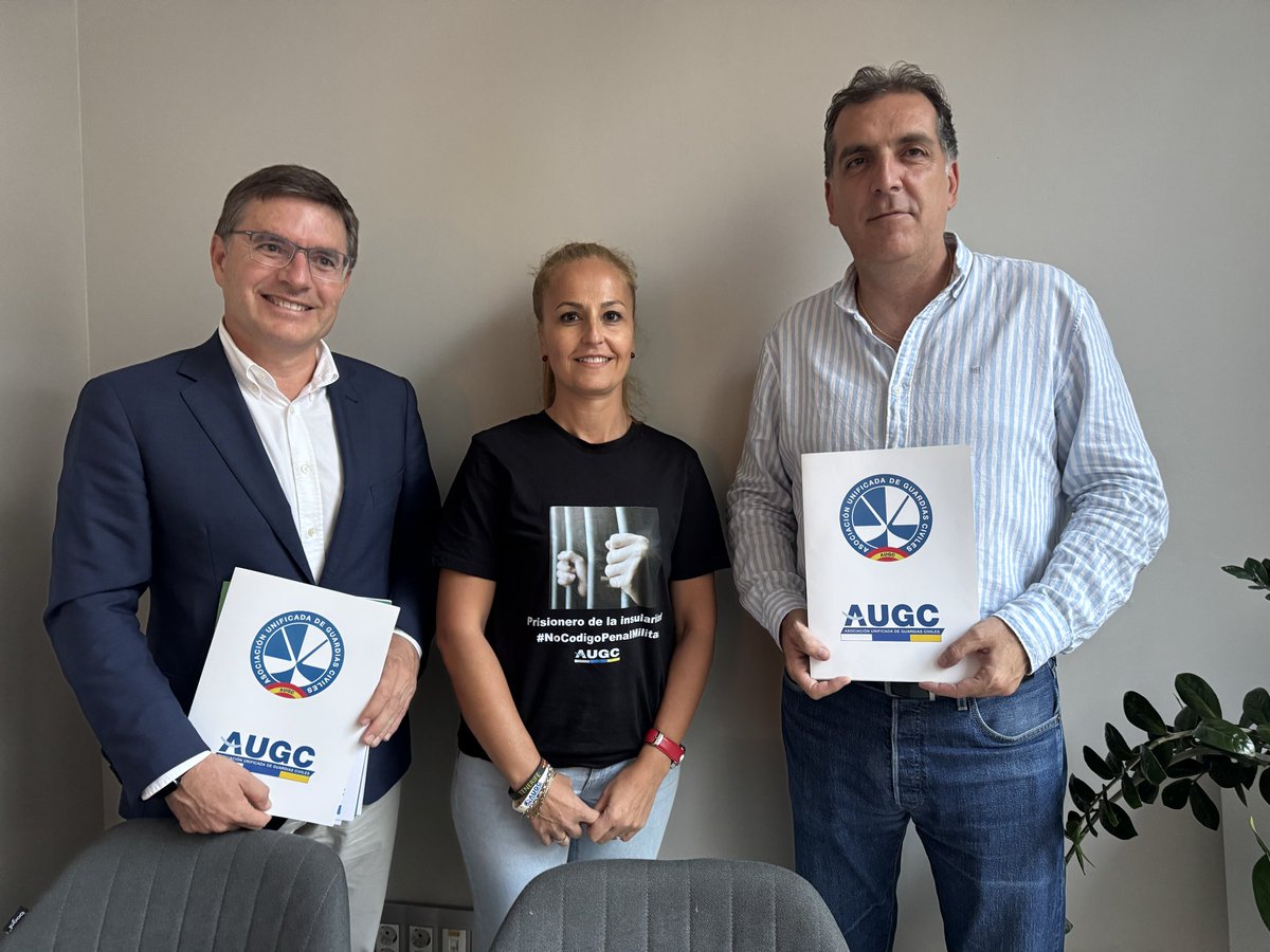 Vox_SCTenerife's tweet photo. Agradecemos a @AUGC_TENERIFE por su tiempo en la reunión con @guidoprincesa en Santa Cruz de Tenerife.

@alexgomezrod 
@Niky_Galvan 
@P_CanariasVOX https://t.co/55G31rQutW