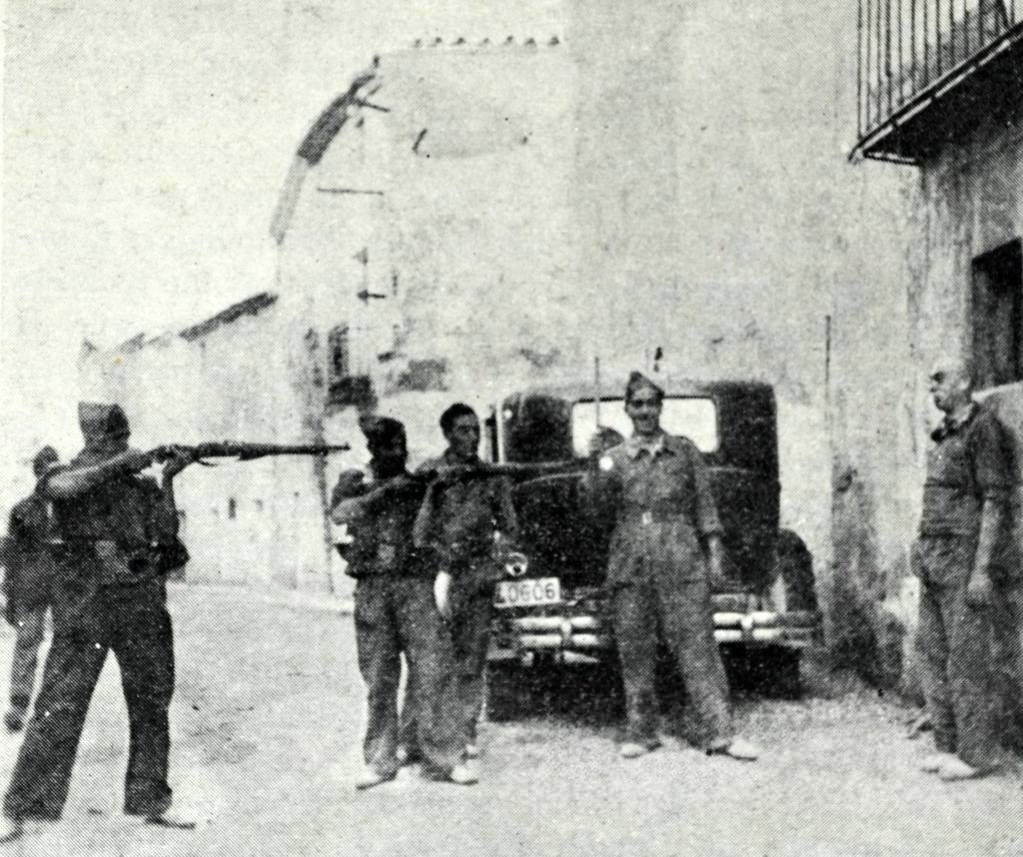 Personajes que te dicen que sus bisabuelos fueron ejecutados por Franco pero no te dicen que en 1936 se dedicaban a entrar en casas, matar al marido, violar a la mujer y robar para el frente popular y que por eso los ejecutaron. 
Esto era el frente popular: