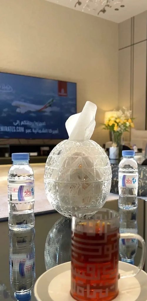 إييييييه  ...

ياريت جت فالشاهي
والميعده ولمة أوقـــــــــات عشيه
وخطيت الزول الباهي