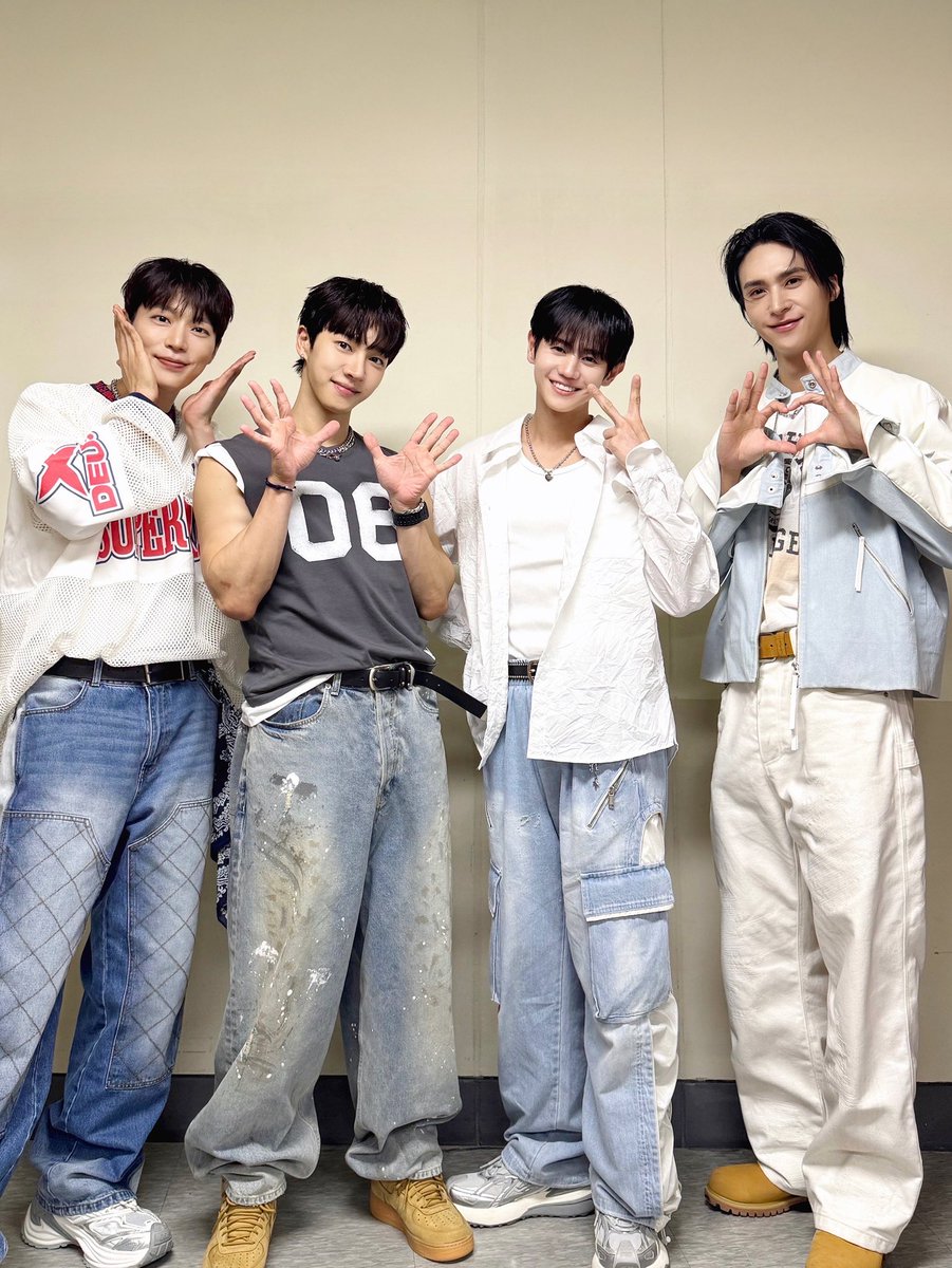 bluezaz's tweet photo. อยากเจอ #HIGHLIGHT ค่าาาา 🥰💙💛💚💜🌈🫰🏻 https://t.co/bemc7I3TJb