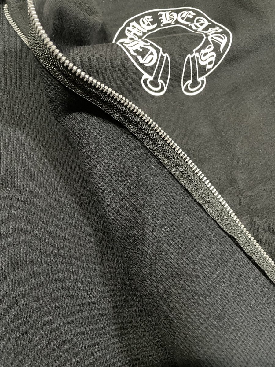 ruiruibrand's tweet image. ずっと探していて運よくGETできました🔥
中がサーマルになっているので裏起毛パーカーに比べると少し厚みがありますね！
#chromehearts #クロムハーツ