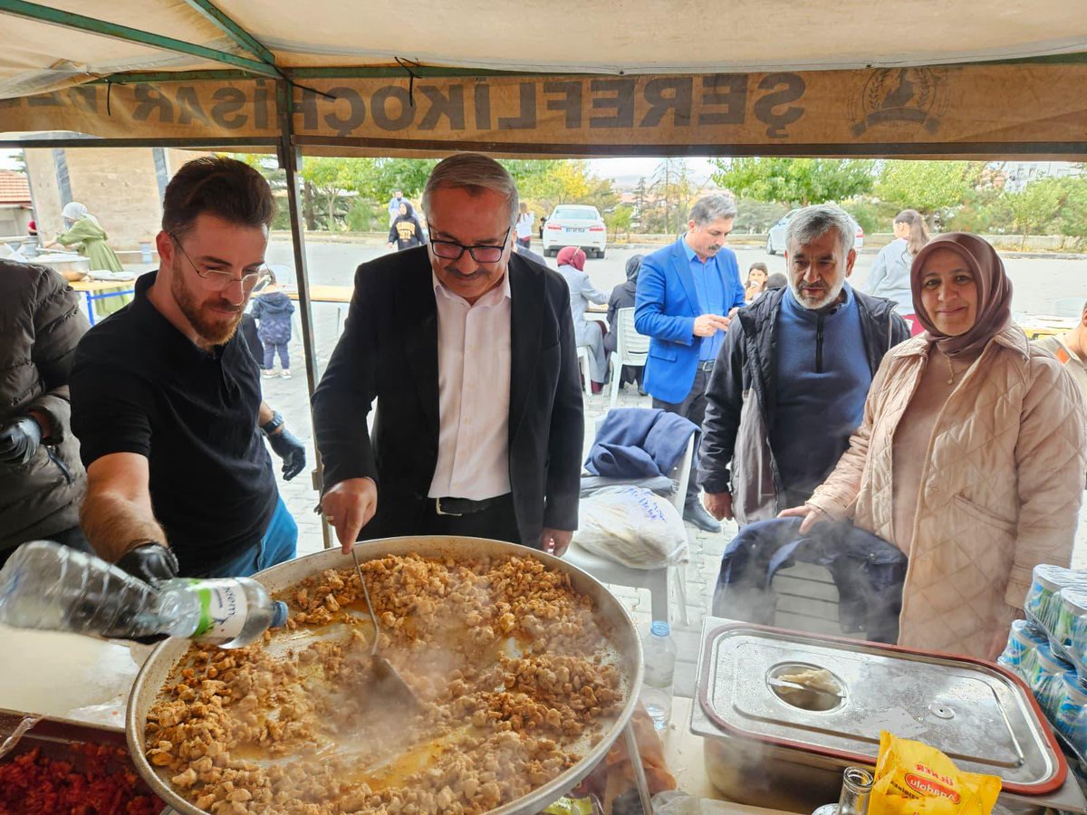 Şereflikoçhisar İHL Fen ve Sosyal Bilimler Proje Lisemiz ve İmam Hatip Ortaokulumuzun Düzenlediği Bir okul Bin Umut Gazze kermesine İlçe Başkanımız Sayın Levent SARIKAYA,Yönetim Kurulu Üyelerimiz ve Kadın Kolları Başkanımız Katılım Sağladılar