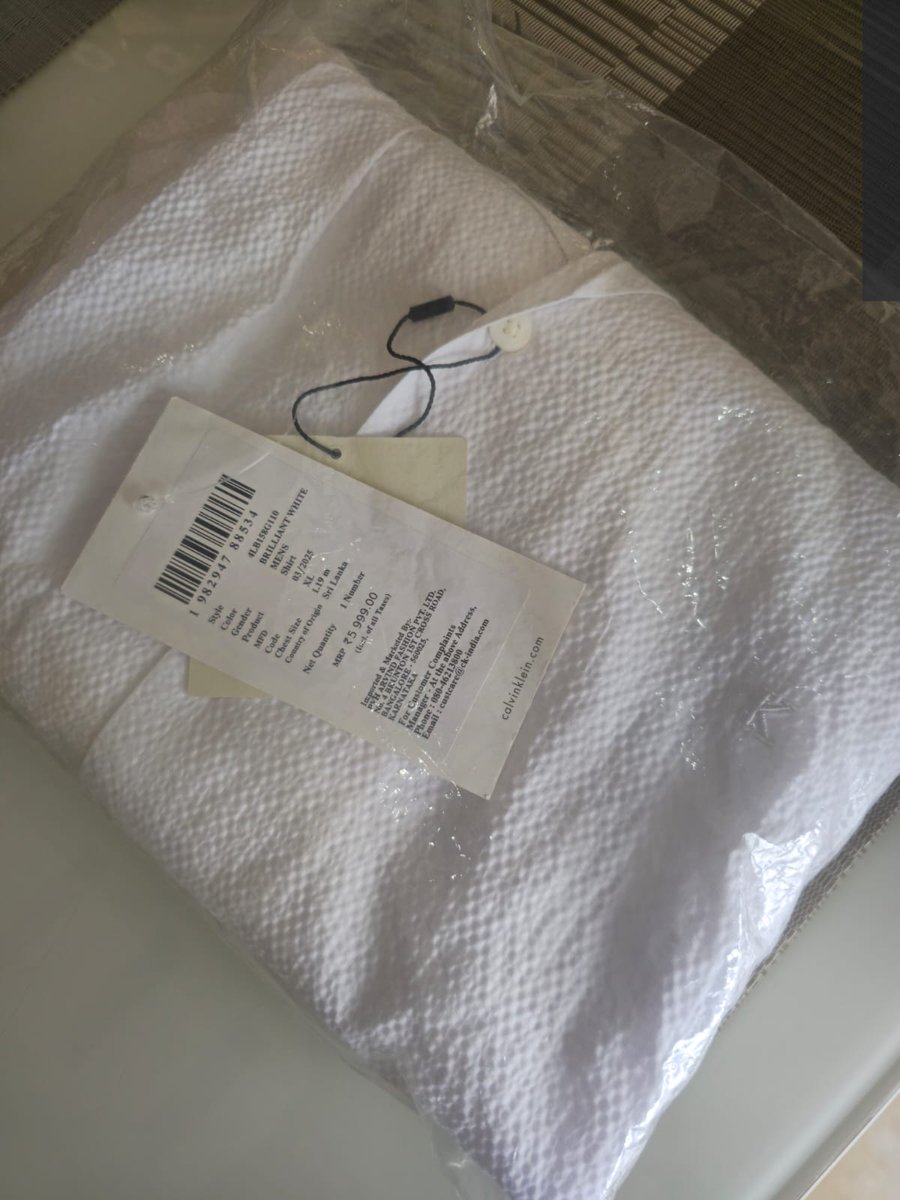 lakshkaranth's tweet photo. @MyntraSupport I'm having a terrible experience with an exchange I've requested. The delivery product has mentioned the product has been used, I'm sharing the pictures of the product. After a week's follow-up and confirmed exchange, today the app shows this without an explanation https://t.co/g14fG8kuXJ