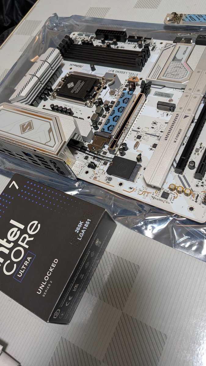 ponko2_na's tweet image. #ASRock Z890 STEELLEGEND WIFI
#Intel CORE ULTRA7 265K
#ASRock RX6950XT OCFormula
#KLEVV CRAS V RGB DDR5-6400 XMP
#SILVERSTONE ICEMYST 360
#ARCTIC P12 PRO A-RGB×4
#ARCTIC P14 PRO A-RGB×3
#Thermaltake CT120 Reverse×2
#SOLIDIGM P44 PRO 512GB
#SOLIDIGM P41 Plus 2TB 文字数↴